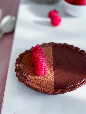 gluten-free and vegan chocolate tarts with raspberries