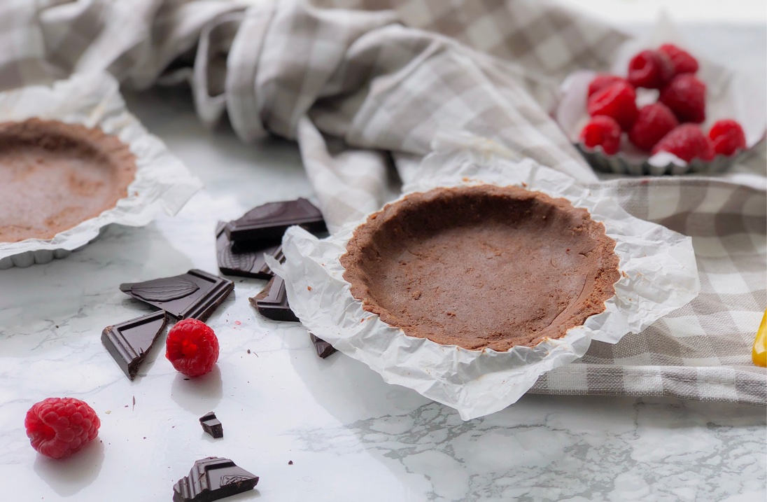 Vegan and gluten free chocolate and raspberries tarts - Marta in the jar