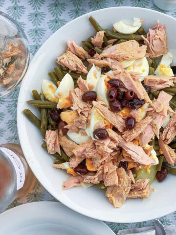 Nicoise salad with tuna, green beans and olives